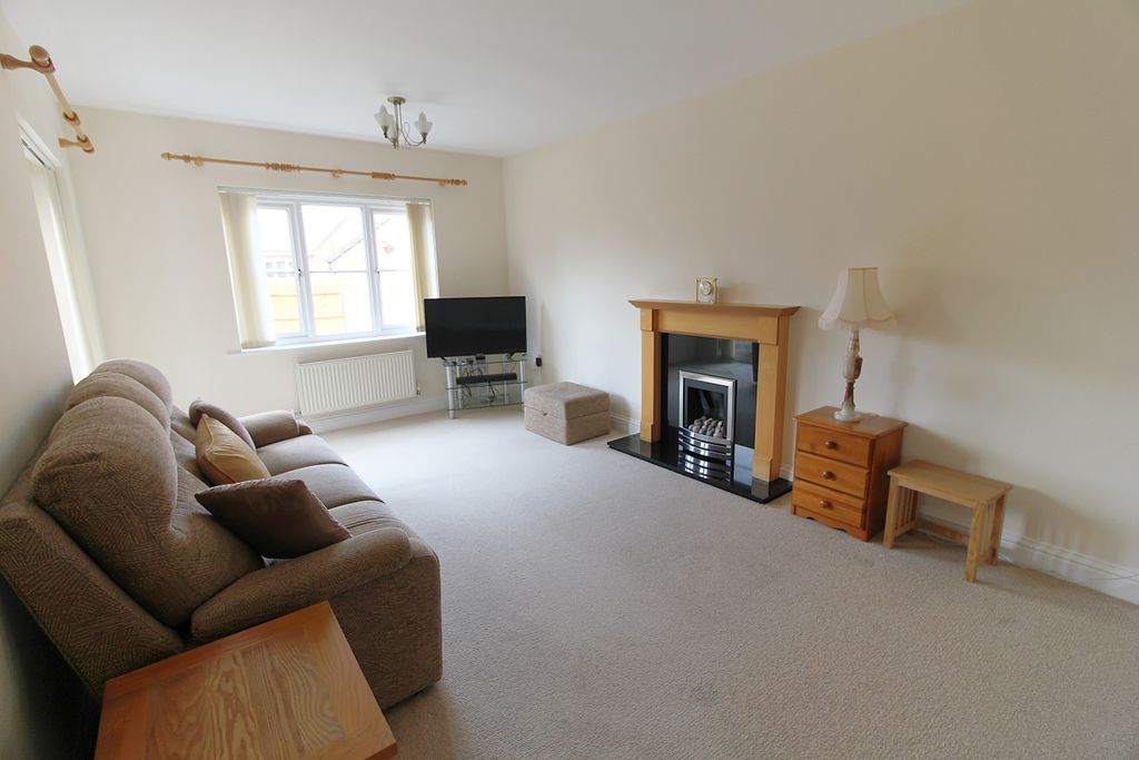4 bed detached house for saleShepherd Close, Hamilton, Leicester LE5 photo 4