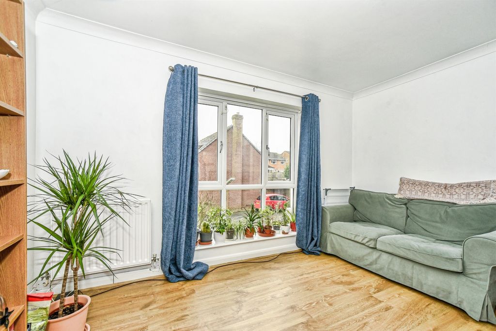 Additional image 6 of 2 bed property for saleKingfisher Drive, Durrington, Salisbury SP4