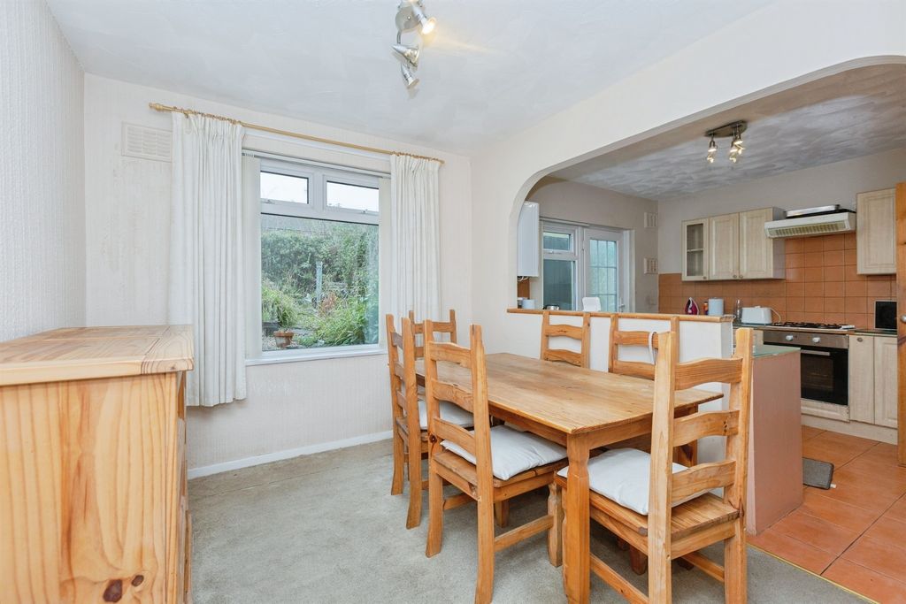 Additional image 4 of 3 bed semi-detached house for saleSelby Avenue, Leicester LE5