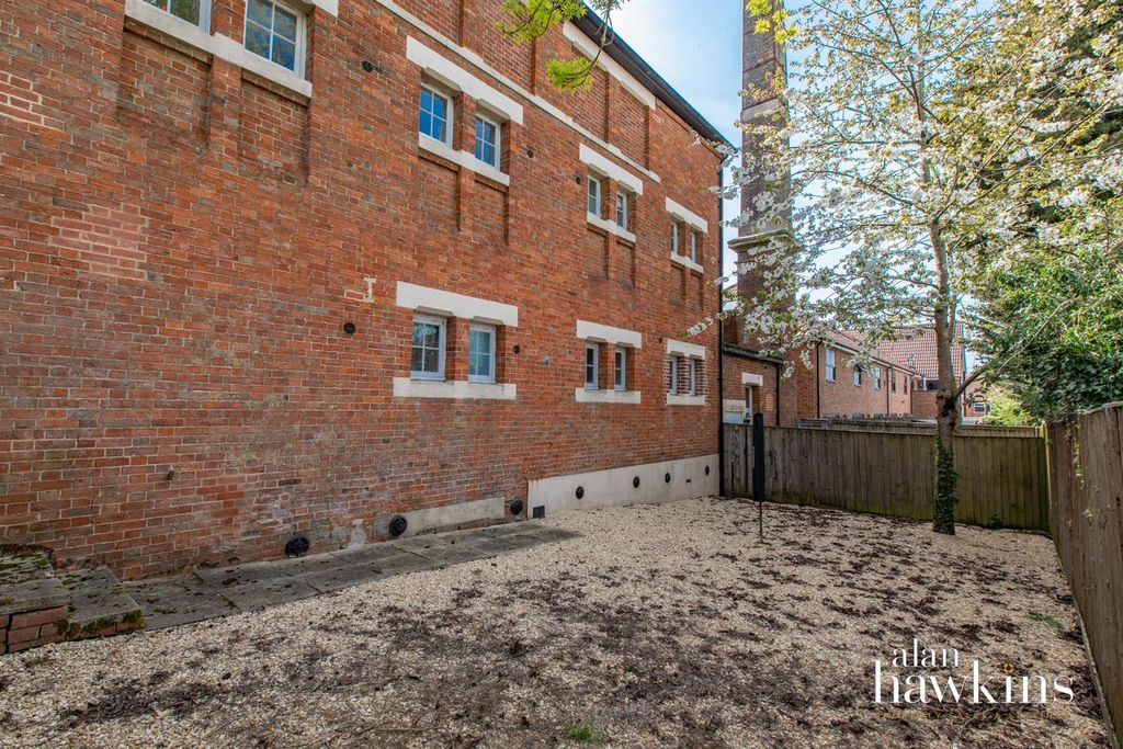 Additional image 18 of 2 bed flat for saleDaisy Brook, Royal Wootton Bassett SN4