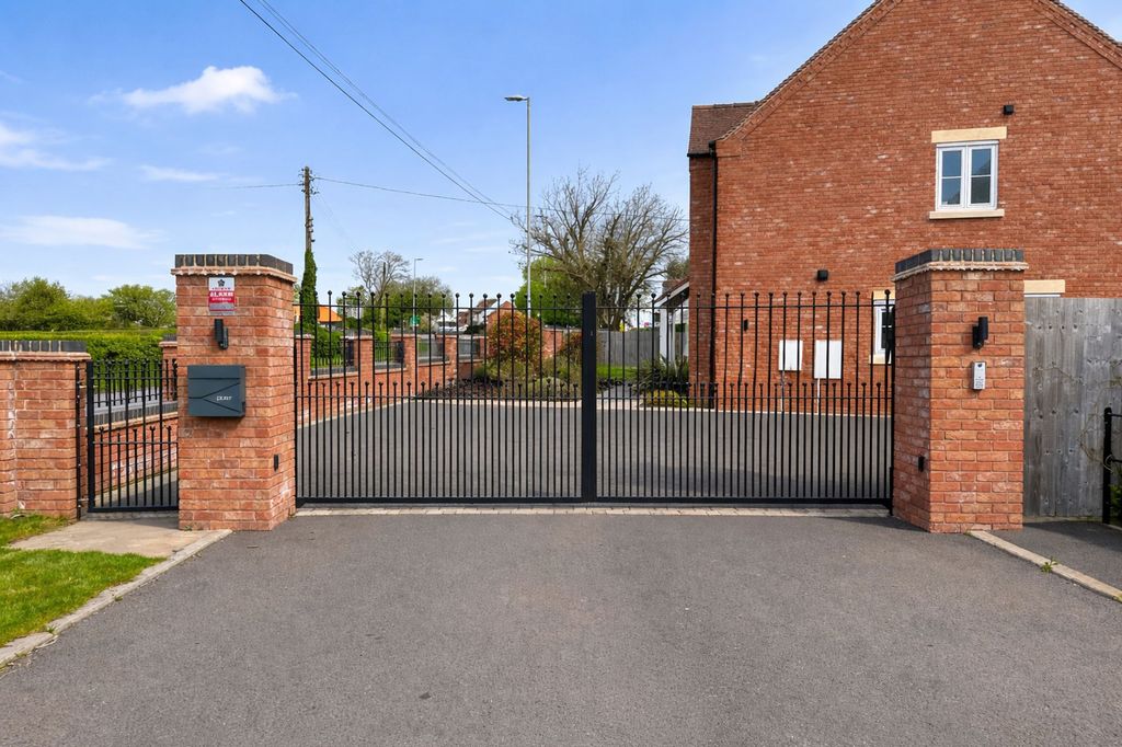 4 bed detached house for saleThompson Close, Nether Broughton LE14 photo 5