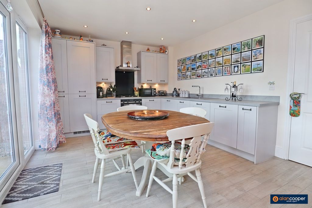Additional image 7 of 3 bed semi-detached house for saleRoman Avenue, Heritage Fields, Nuneaton CV11