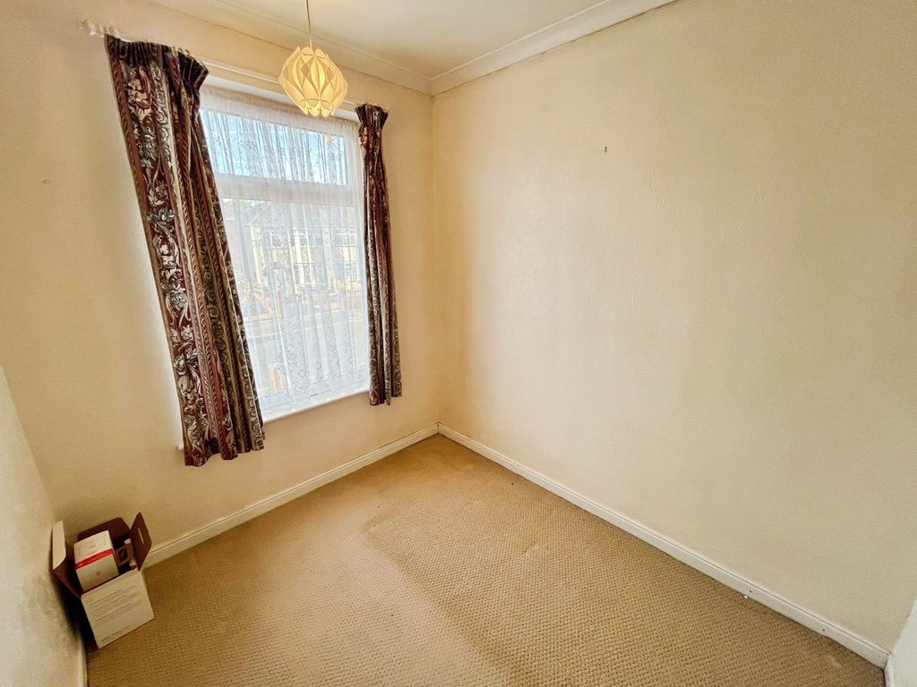 Additional image 7 of 4 bed semi-detached house for saleOakland Avenue, Leicester, Leicestershire LE4