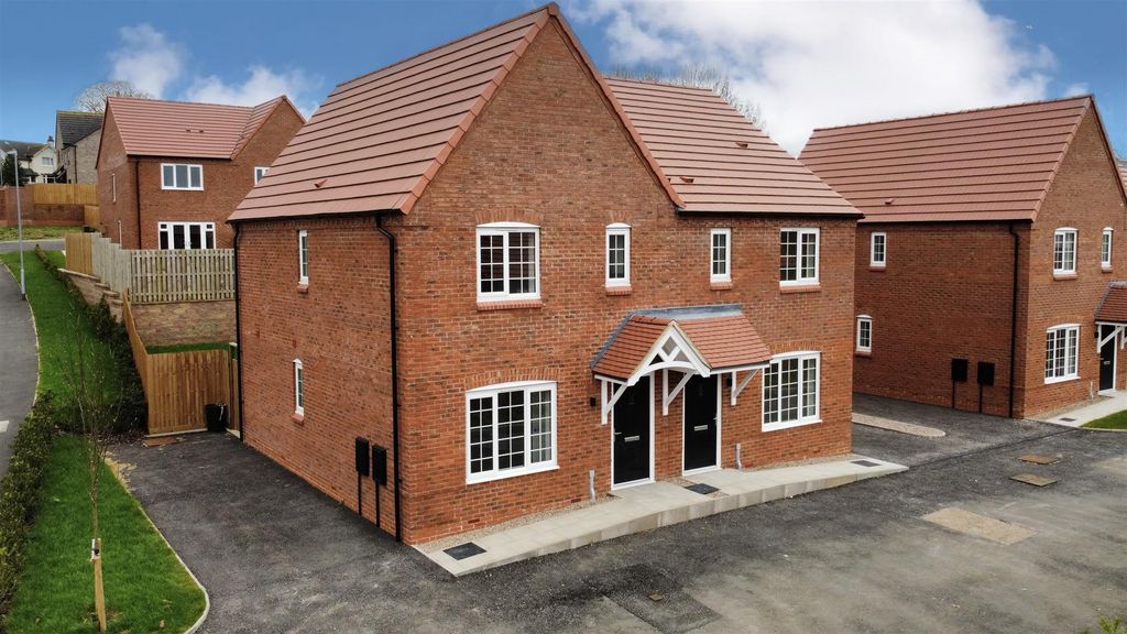 3 bed property for saleOakley Road, Shepshed, Loughborough LE12