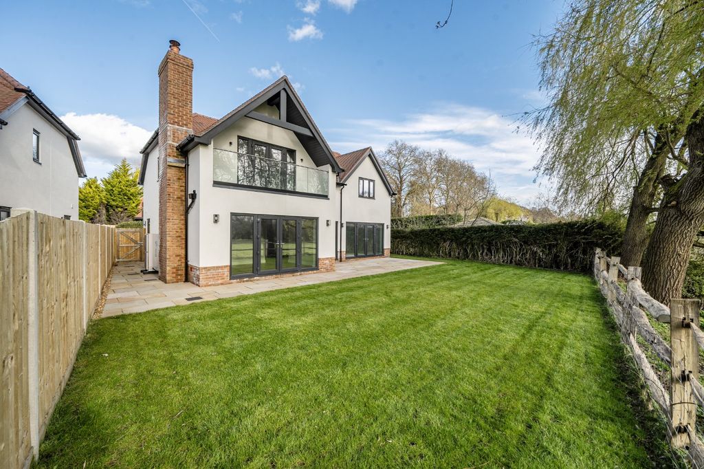 4 bed detached house for saleMarshmead Close, Clarendon, Salisbury, Wiltshire SP5