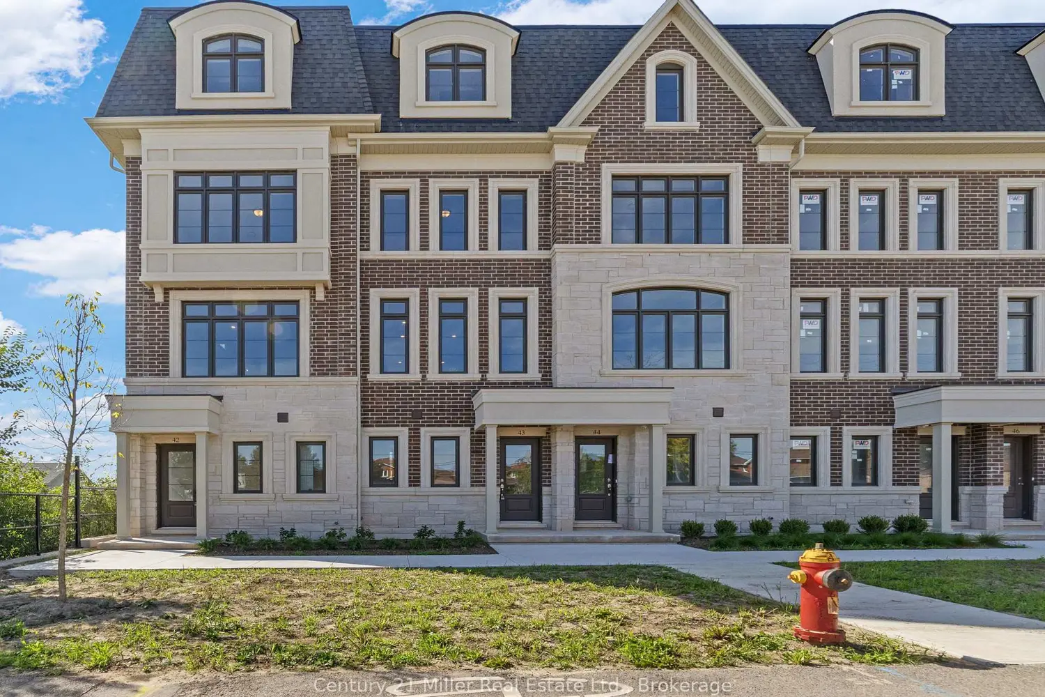 2140 Trafalgar Road 43