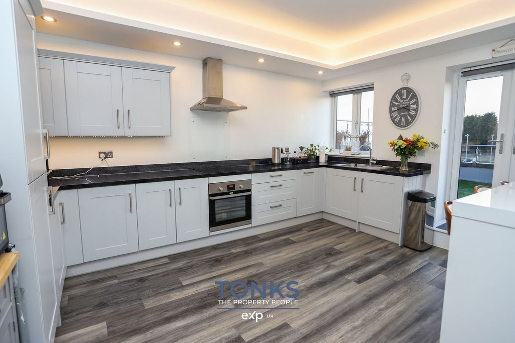 Additional image 6 of 2 bed flat for saleBaggeridge House, Roadstone Drive, Dudley, West Midlands DY3