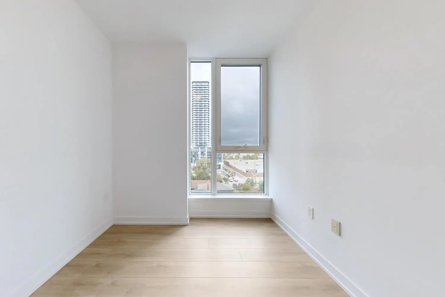 Additional image 8 of 1195 The Queensway 614