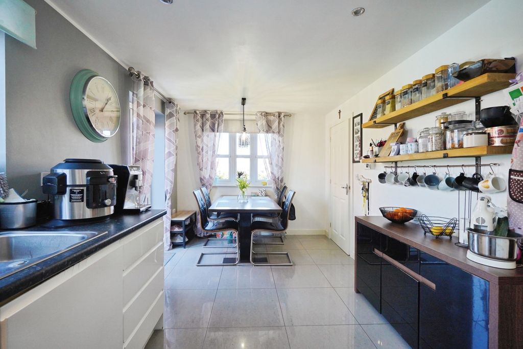 Additional image 19 of 3 bed detached house for saleCascade Close, Burton-On-Trent, Staffordshire DE14