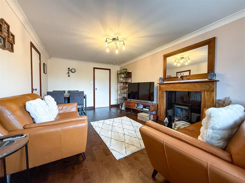3 bed property for saleDunnock Way, Biddulph ST8 photo 4