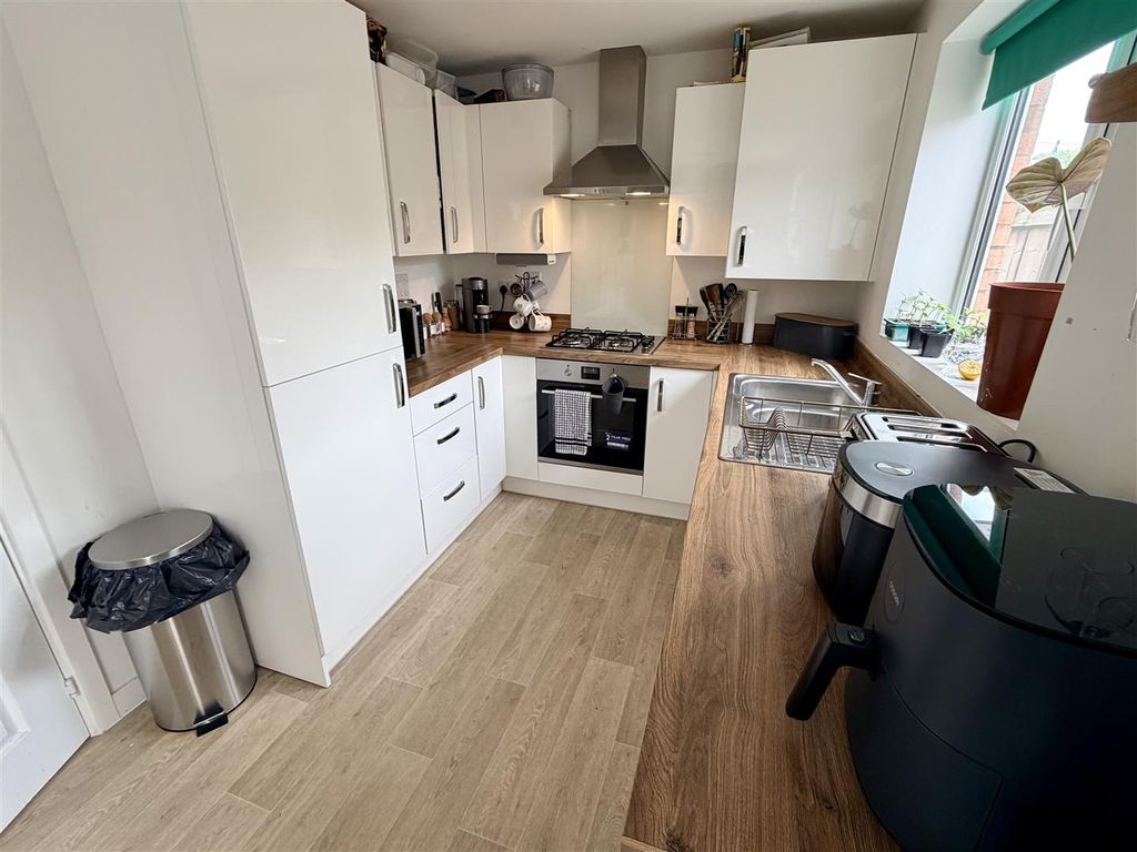 Additional image 6 of 3 bed detached house for saleCaesar Drive, Off Higham Lane, Nuneaton CV11