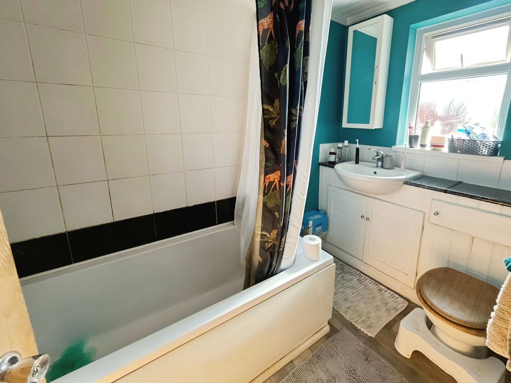 Additional image 6 of 3 bed semi-detached house for saleStonehill Avenue, Birstall, Leicester LE4