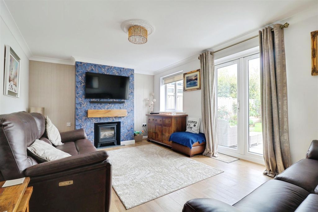 4 bed detached house for saleMinnie Close, Halmer End, Stoke-On-Trent ST7 photo 5