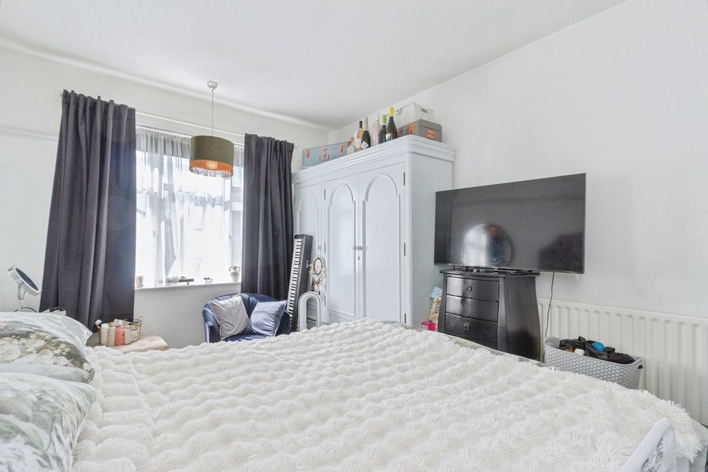 Additional image 15 of 4 bed semi-detached house for saleWestleigh Avenue, Leicester LE3