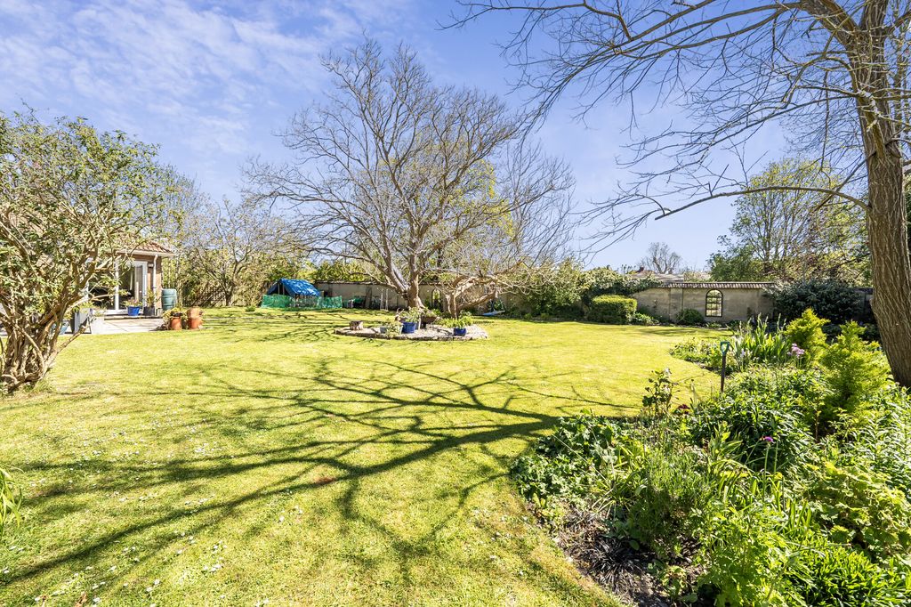 4 bed bungalow for saleNetheravon, Salisbury SP4 photo 2