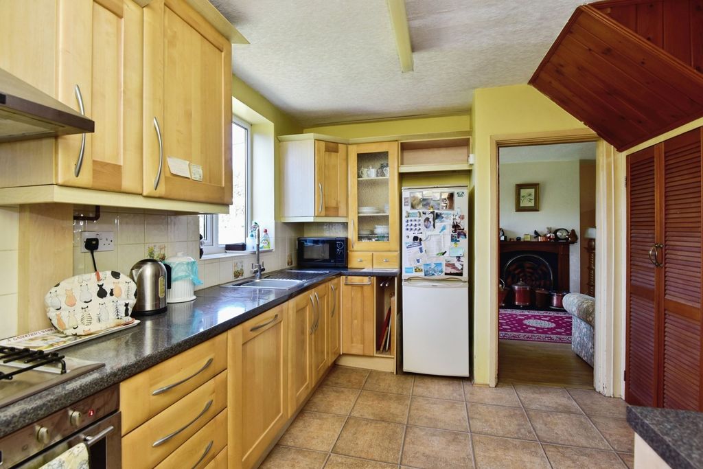Additional image 8 of 3 bed semi-detached house for saleWestlands Avenue, Newcastle, Staffordshire ST5