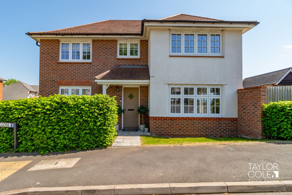 4 bed detached house for saleAlton Close, Amington, Tamworth B77