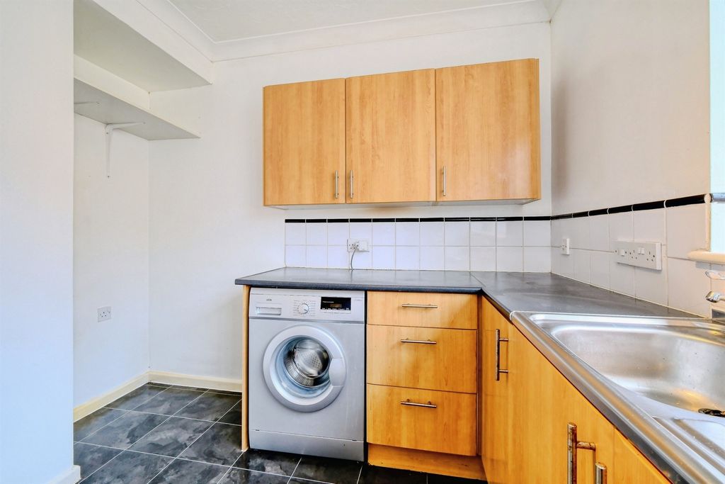 Additional image 5 of 1 bed flat for saleBrown Street, Salisbury SP1