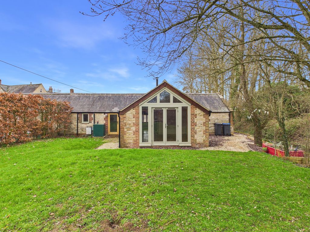 2 bed semi-detached house for saleQuemerford, Calne SN11