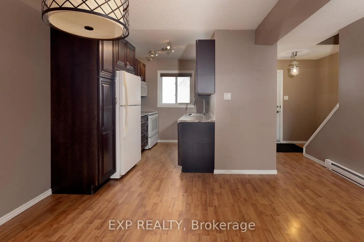 166 Southdale Road 152 photo 3
