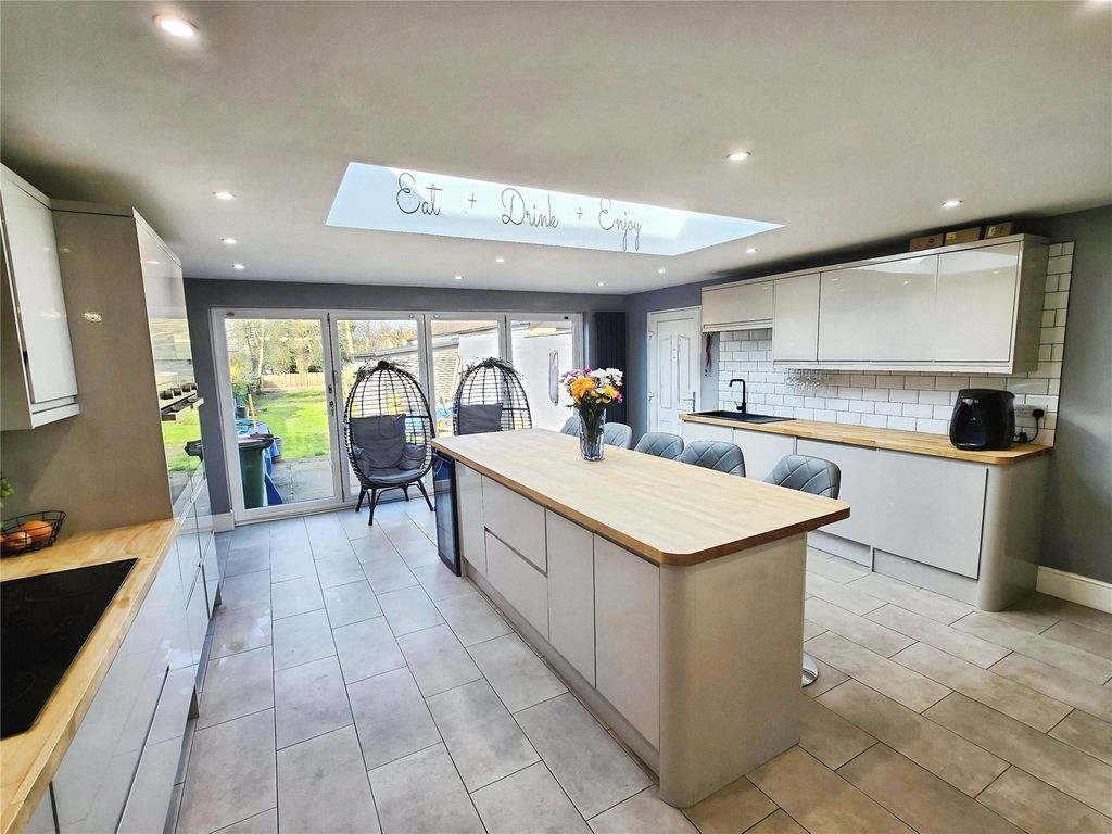 Additional image 9 of 3 bed semi-detached house for saleCentral Road, Hugglescote, Coalville, Leicestershire LE67
