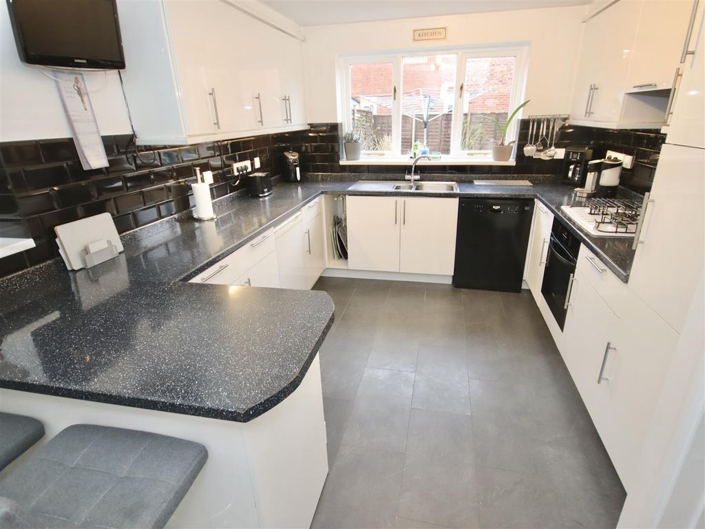 Additional image 2 of 4 bed detached house for saleThomas Mead, Chippenham SN15