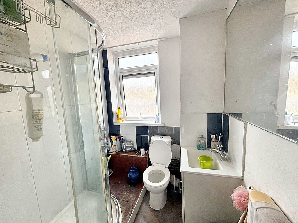 2 bed maisonette for saleChester Close, Leicester LE1 photo 3