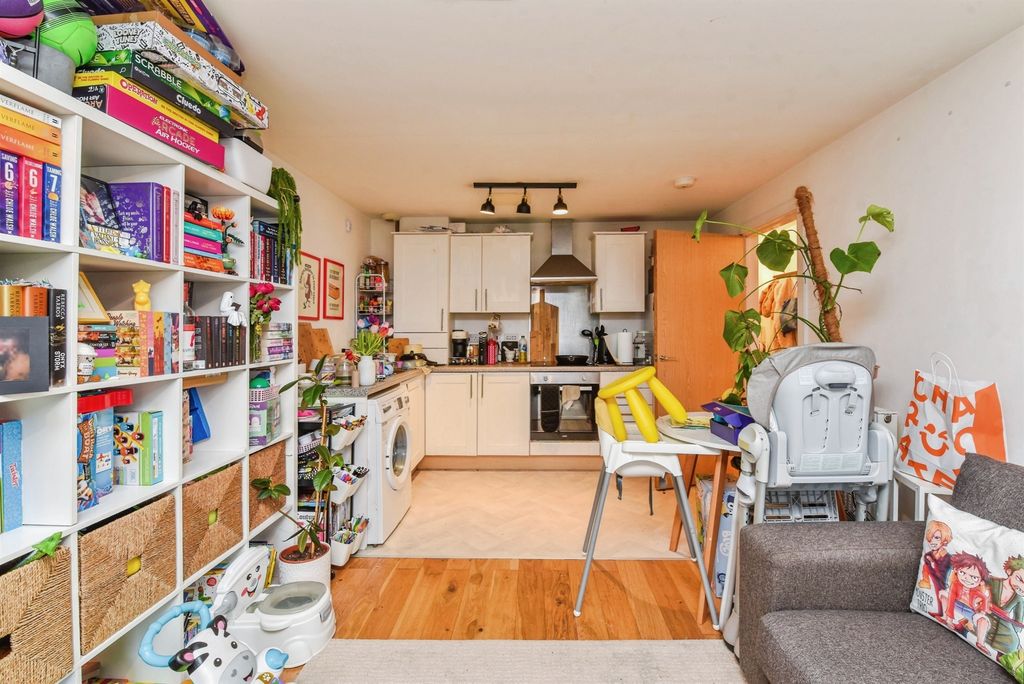 Additional image 2 of 2 bed flat for saleCowleaze, Chippenham SN15