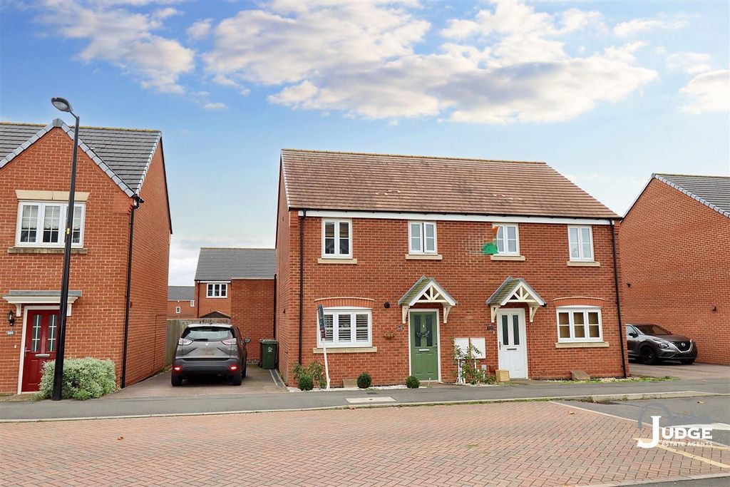 3 bed semi-detached house for saleBirstall Meadow Road, Birstall, Leicester LE4