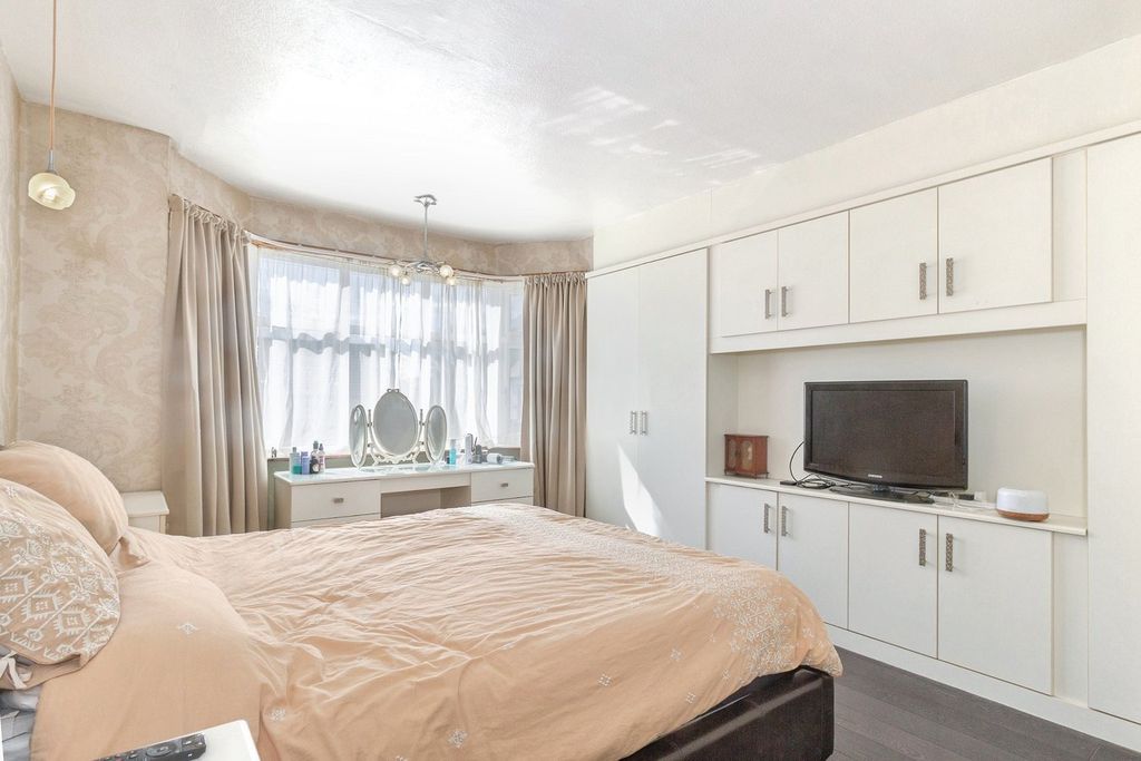 Additional image 11 of 4 bed semi-detached house for saleWestleigh Avenue, Leicester LE3
