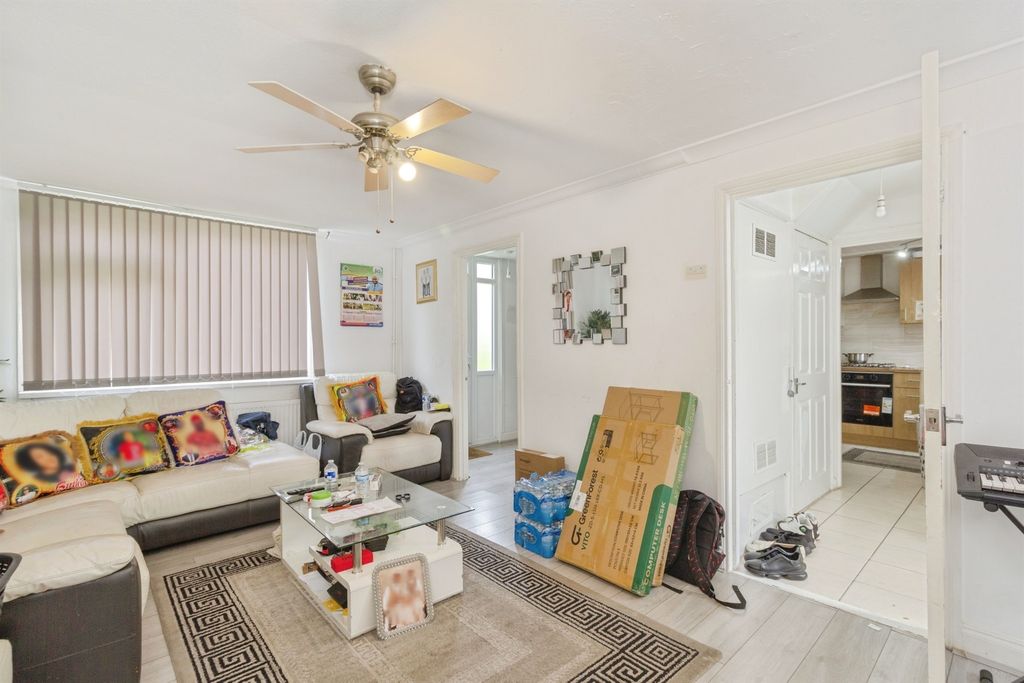 3 bed end terrace house for saleOutwood Close, Leicester LE3