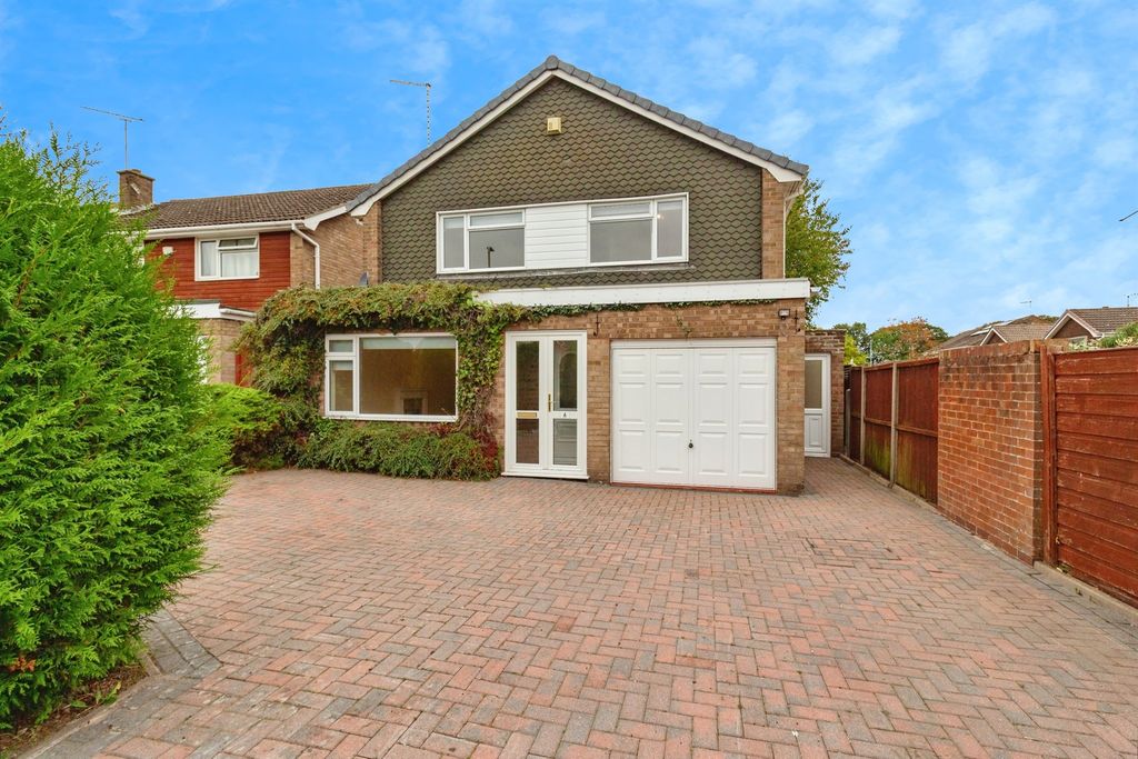 4 bed detached house for saleWells Drive, Stafford ST17