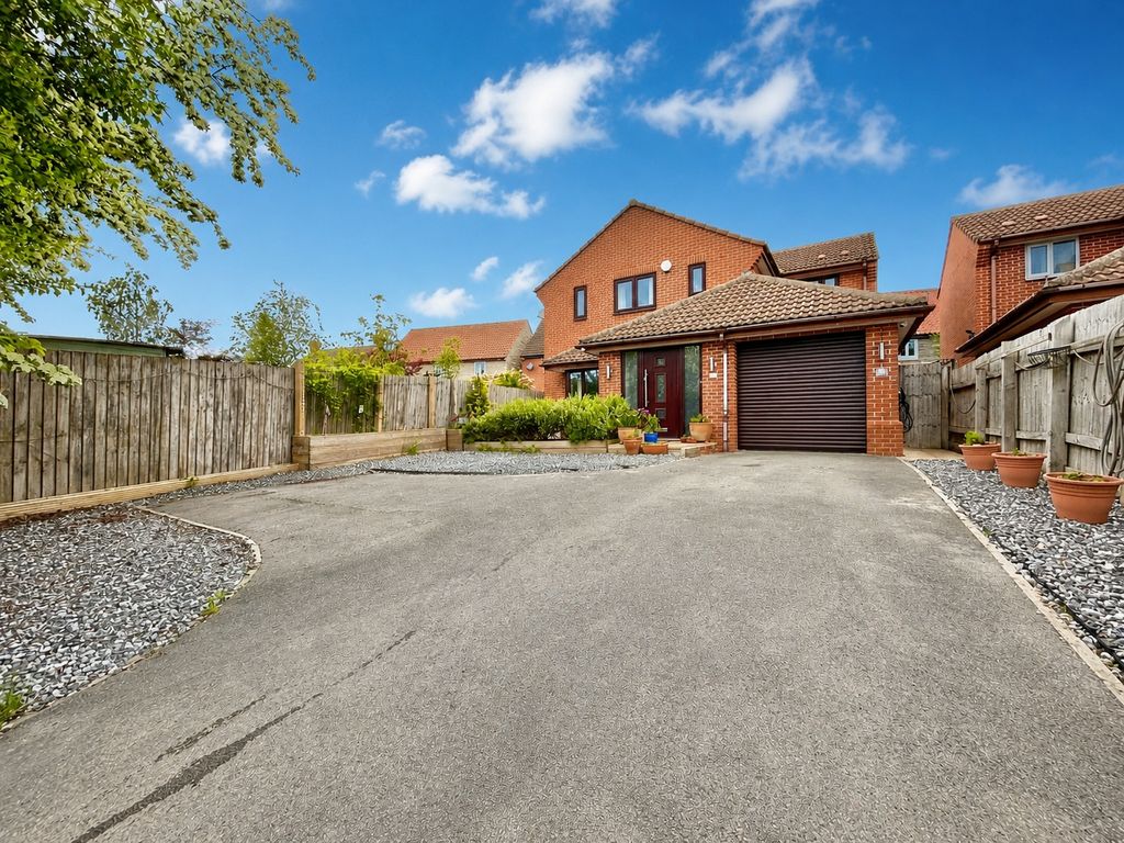 4 bed detached house for saleThe Green, Dauntsey, Chippenham, Wiltshire SN15