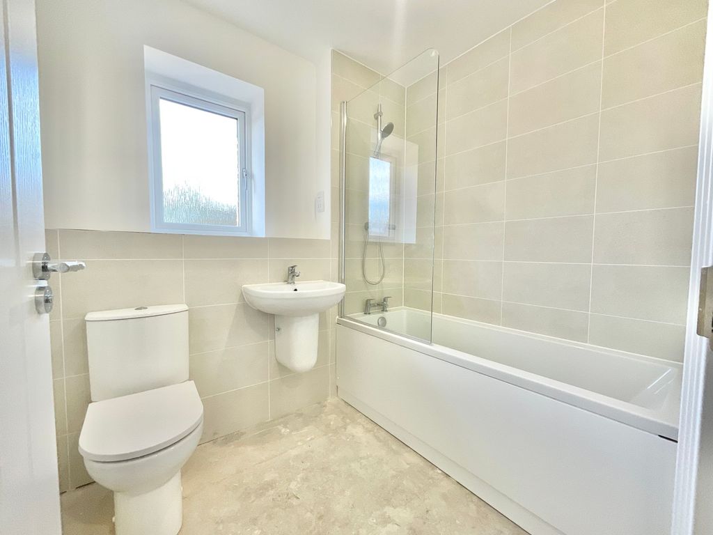 4 bed property for saleCastle Meadows, Eccleshall ST21 photo 4