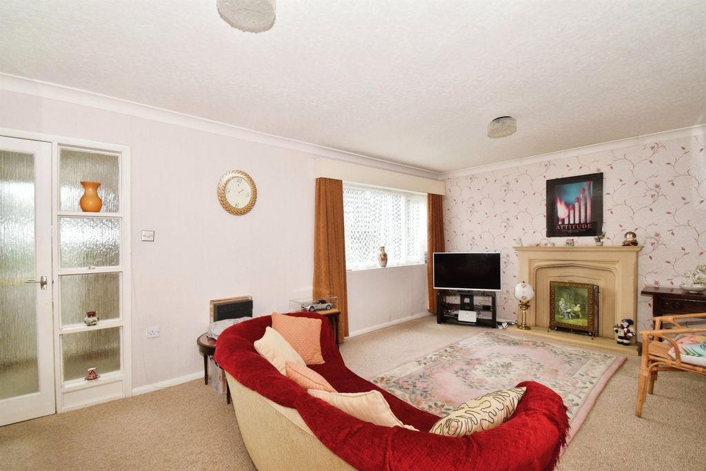 4 bed detached house for saleArreton Close, Leicester LE2 photo 5