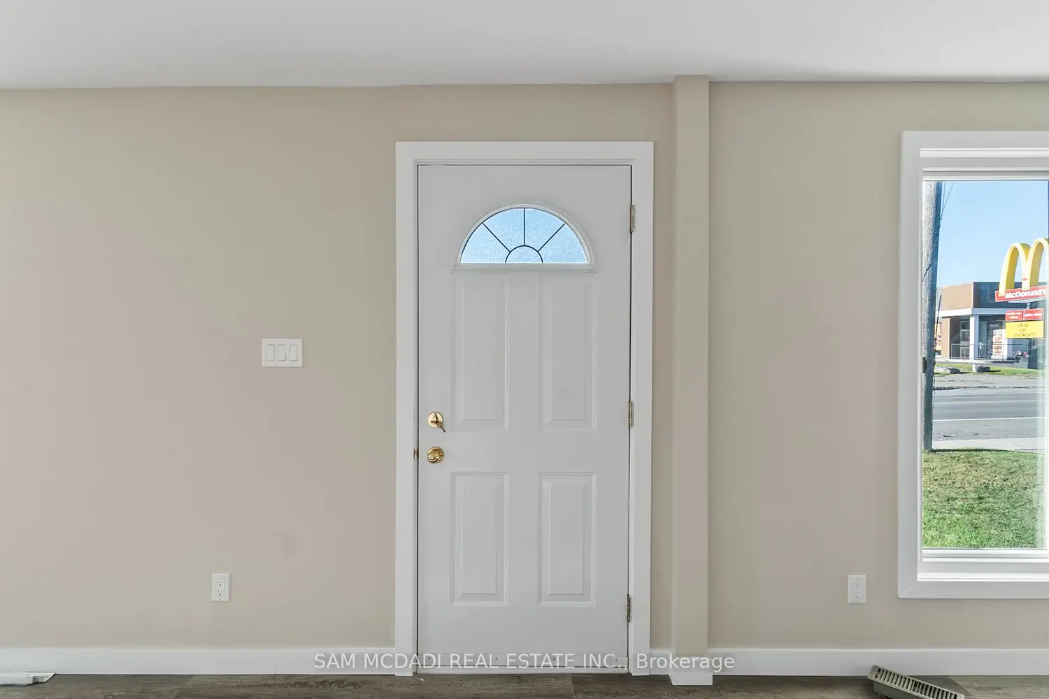 2709 Laurier Street photo 4