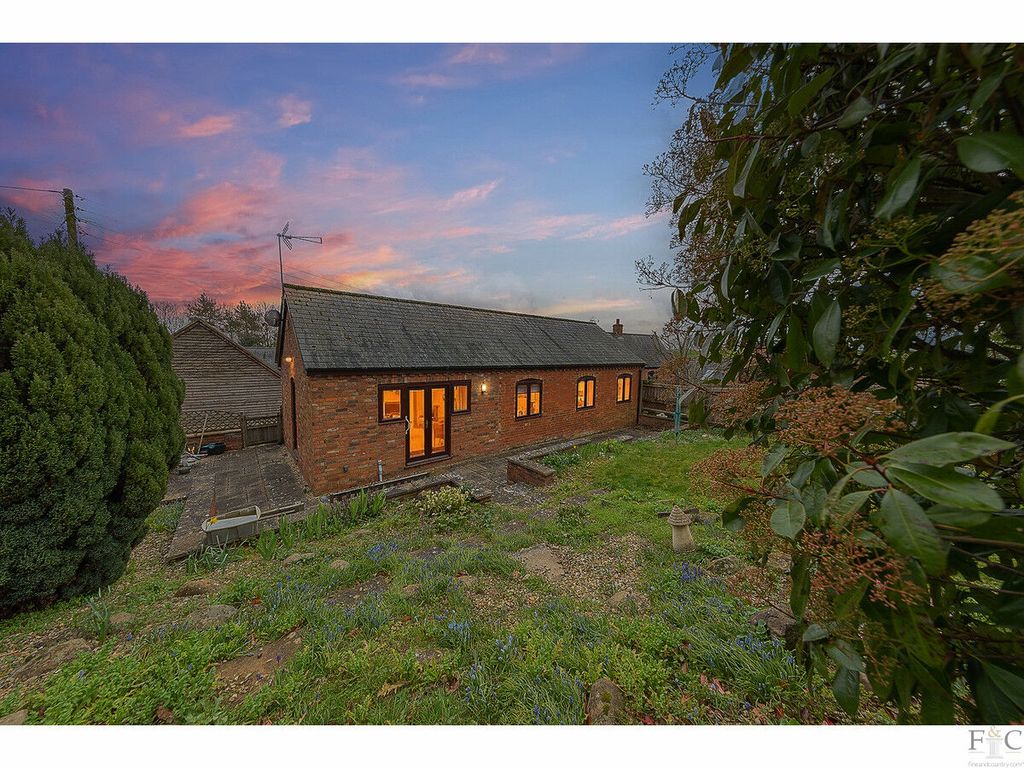 2 bed barn conversion for saleRugby Road, South Kilworth LE17 photo 2