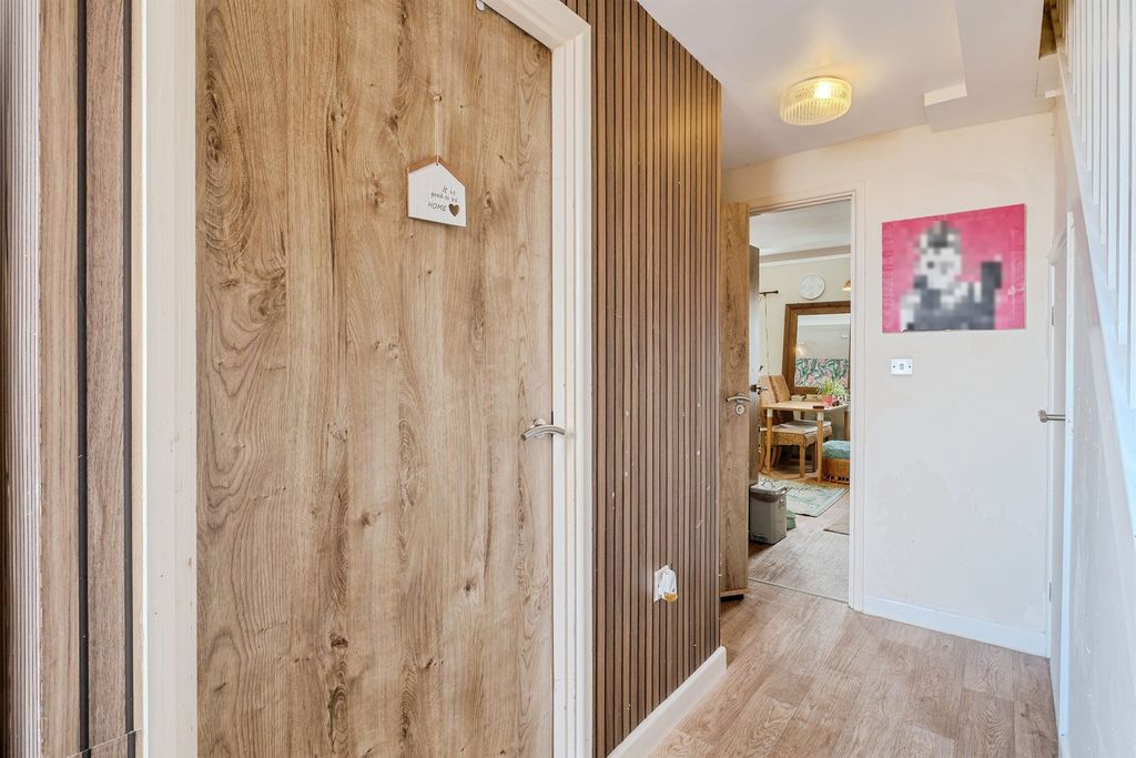 2 bed flat for saleLansdowne Road, Leicester LE2 photo 3