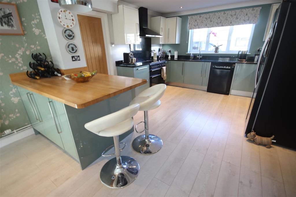 Additional image 10 of 4 bed detached house for saleThe Banks, Lyneham, Chippenham SN15