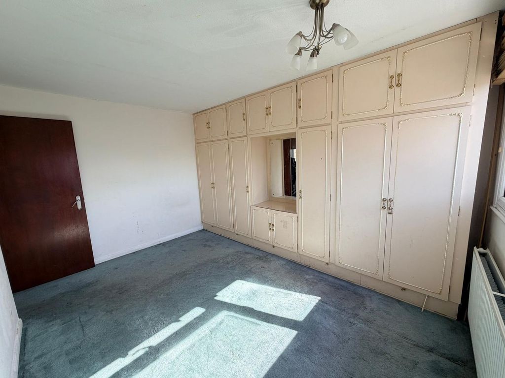 Additional image 8 of 4 bed semi-detached house for saleColes Close, Leicester LE4