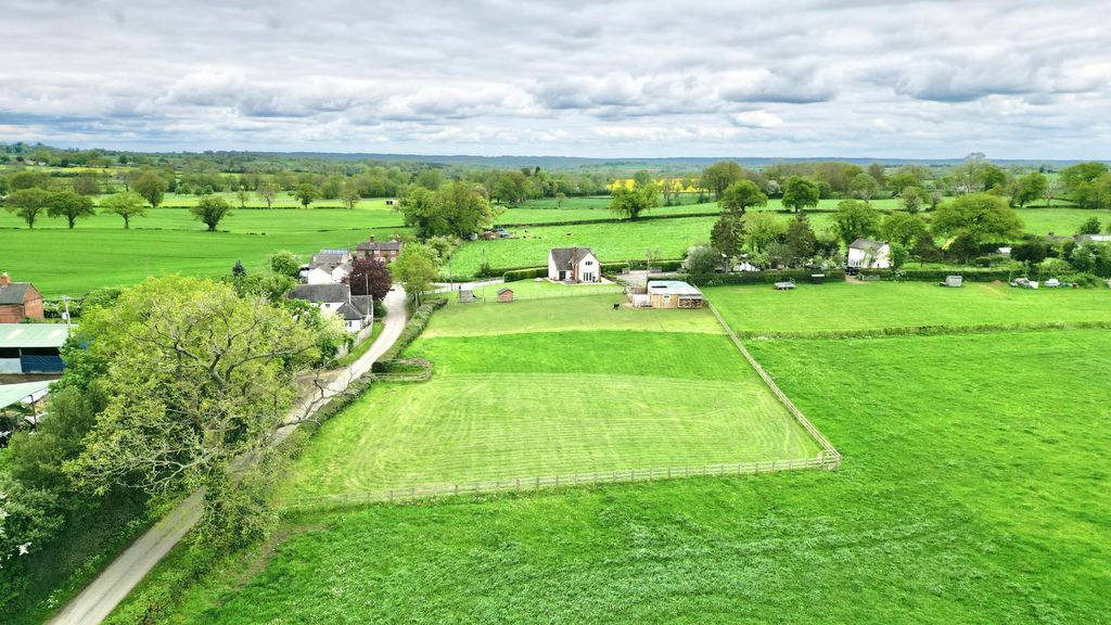 3 bed detached house for saleCash Lane, Eccleshall ST21 photo 5