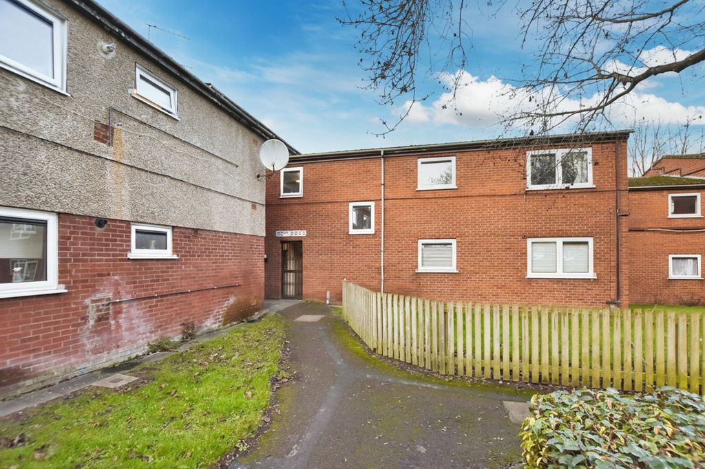 1 bed flat for saleAndrewes Close, Off Narborough Road, Leicester LE3