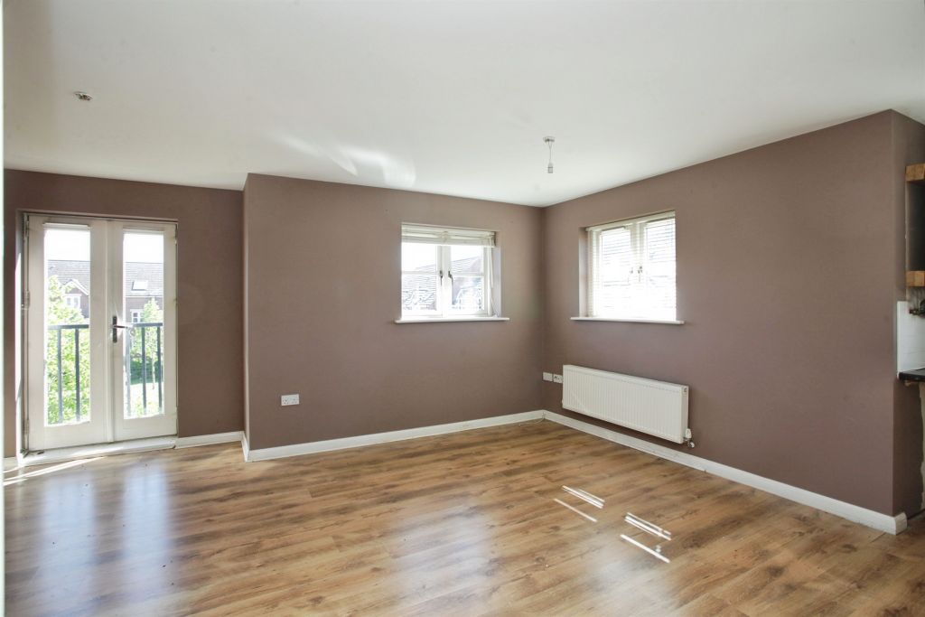2 bed flat for saleMica Close, Rugby CV21 photo 3