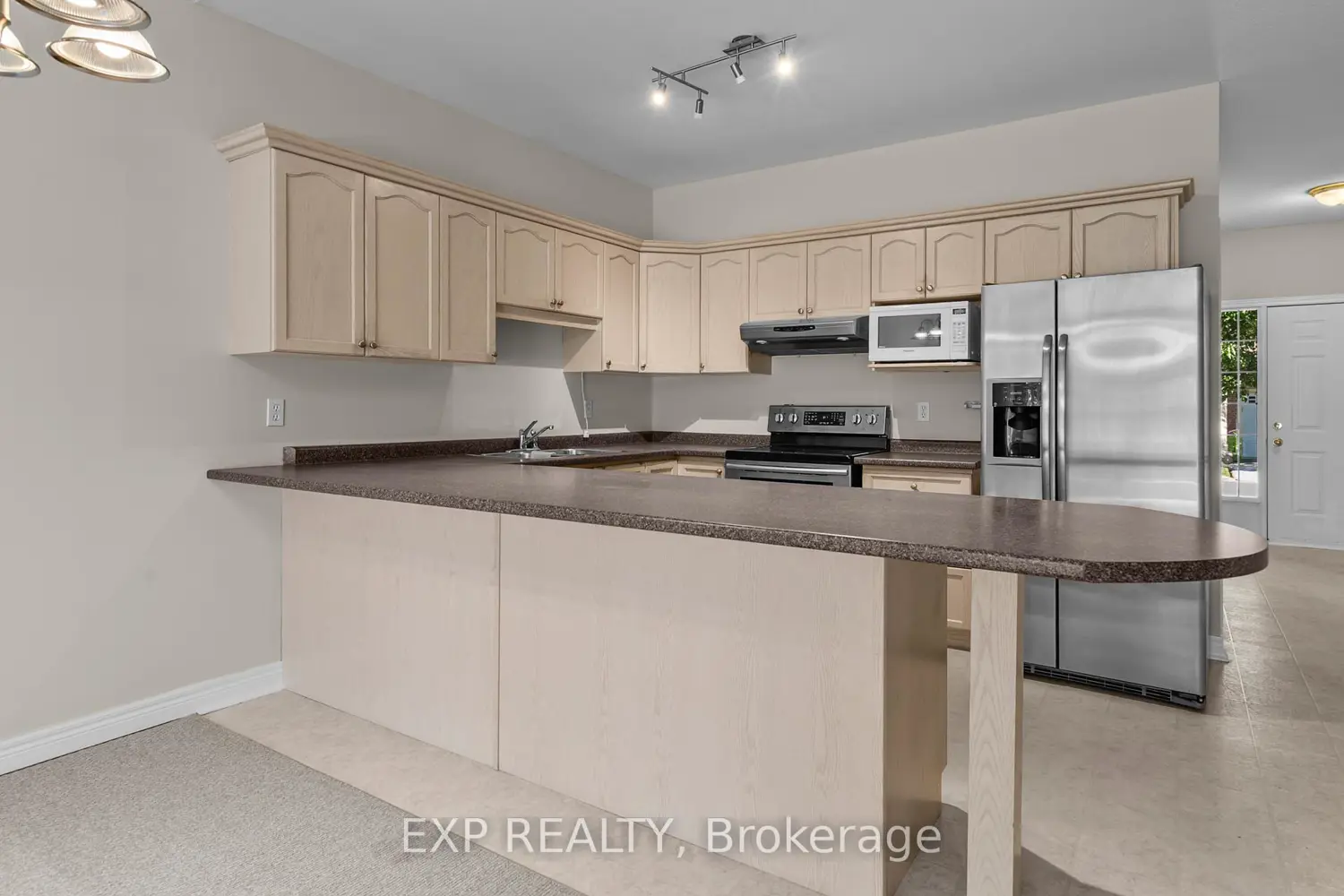 Additional image 4 of 5595 Drummond Road 23