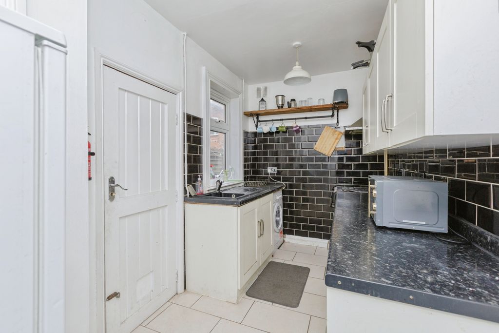 Additional image 6 of 3 bed semi-detached house for saleWarwick Street, Leicester LE3