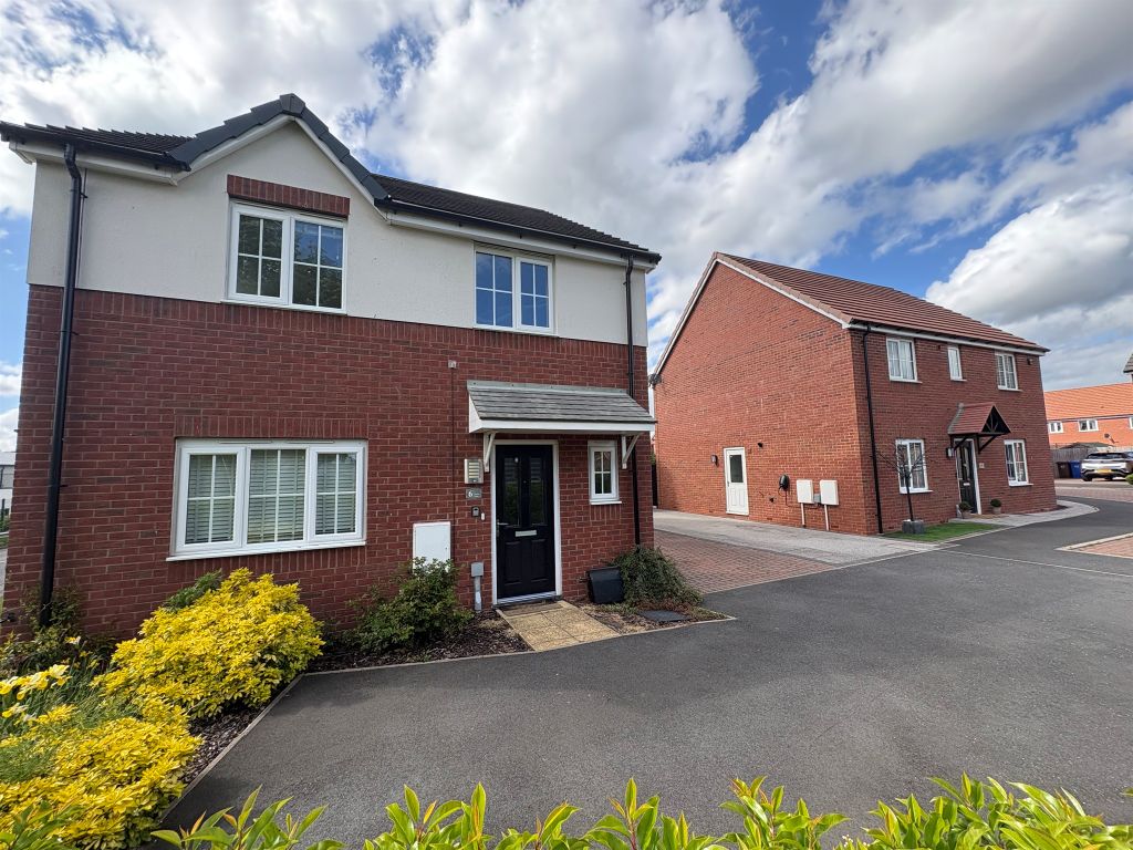 4 bed detached house for saleWynns Close, Cannock WS11