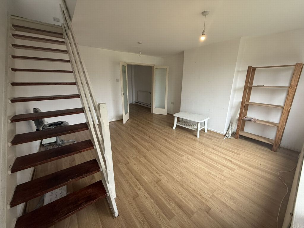 3 bed semi-detached house for saleStour Close, Oadby LE2 photo 3