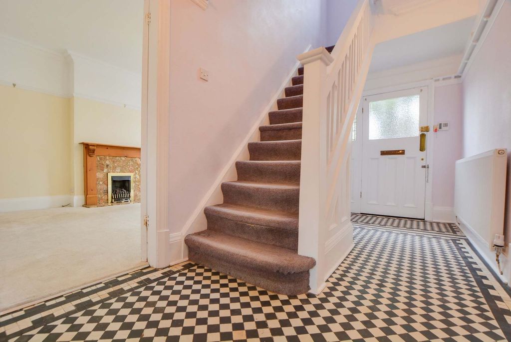 4 bed detached house for saleElms Road, South Knighton, Leicester LE2 photo 5