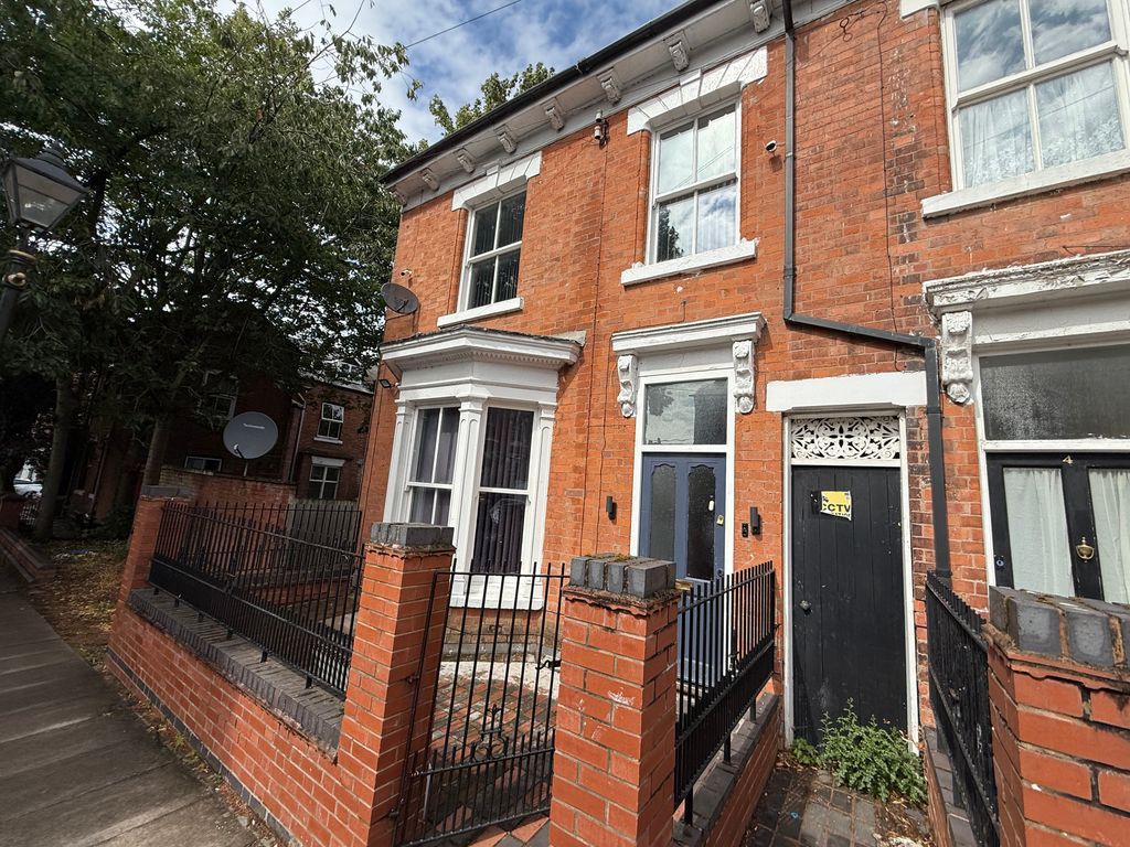 6 bed terraced house for saleHobart Street, Leicester LE2
