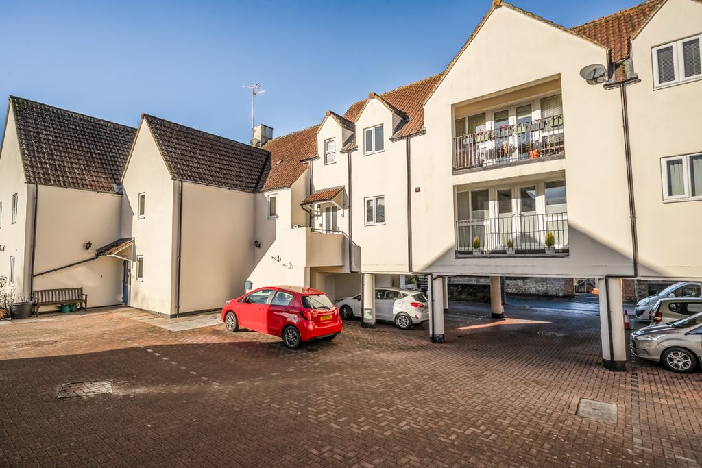 2 bed maisonette for saleHigh Street, Purton SN5